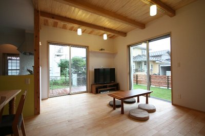 灯りをつけなくても充分に明るい室内