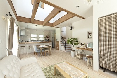 　オープンなＬＤＫ。間仕切り壁をなるべく設けず、繋がりと広がりの空間にしました。