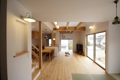 足触りの柔らかな杉の無垢材を使った室内