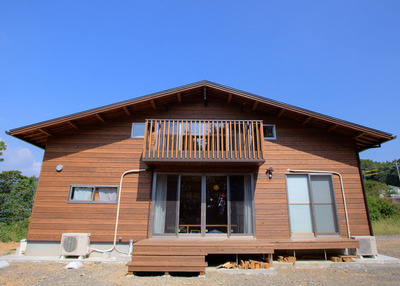 外壁は、家族皆で塗装しました