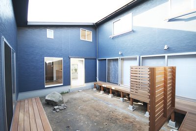 27.6帖ある広ーい中庭。家族だけの落ち着ける空間です。