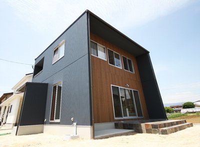 タイルテラスをＬＤＫに隣接。アウトドアも楽しめます。