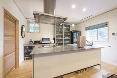 2階LDKは、アイランドキッチンに。調理中も家族とのコミュニケーションが取れる。