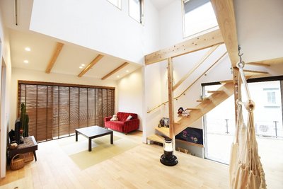 畳を敷いたリビングはゴロンと寝ころんだりもでき、快適です