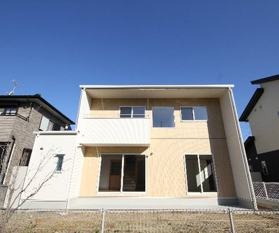 白をメインに明るい木調を組み合わせた爽やかなCAN・BOX