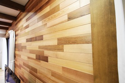 壁からも無垢の木のパワーで快適な室内