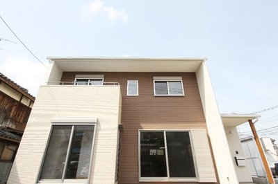 穏やかなブラウンを組み合わせたナチュラルな外観