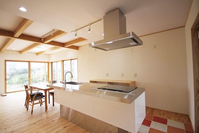 動線が豊富なアイランドキッチンを採用