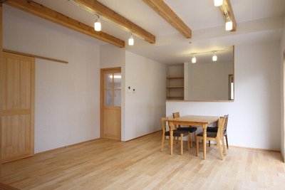 自然素材をふんだんに使った心地良い室内