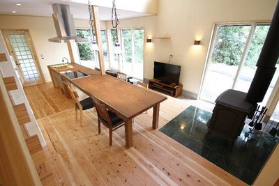 大きな窓からたっぷり光が入り、空間を満たしてくれるLDK 大きな窓からたっぷり光が入り、空間を満たしてくれるLDK