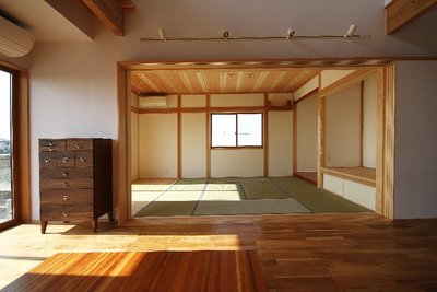 床の間や仏間を造り、本格的な趣のある和室
