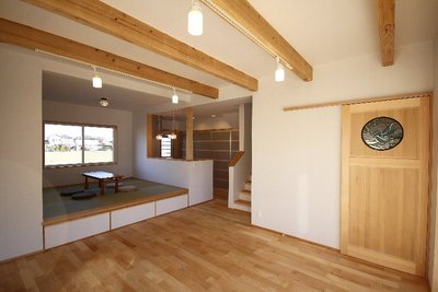 小上りの畳でくつろげるダイニング