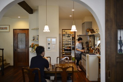 かつてアメリカで暮らしていた頃に想い出の品々を箱らからして、デイスプレーするのも楽しみの一つ。きっと間もなくクリスマスツリーがお目見えするはずです。 かつてアメリカで暮らしていた頃に想い出の品々を箱らからして、デイスプレーするのも楽しみの一つ。きっと間もなくクリスマスツリーがお目見えするはずです。