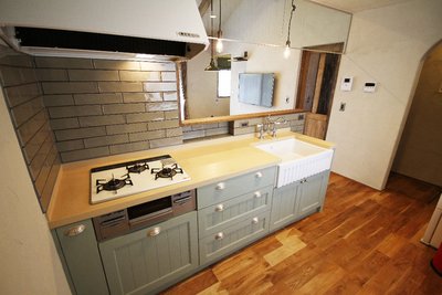 ウッドセッションのキッチンと、タイルが相性良く仕上がったキッチン ウッドセッションのキッチンと、タイルが相性良く仕上がったキッチン