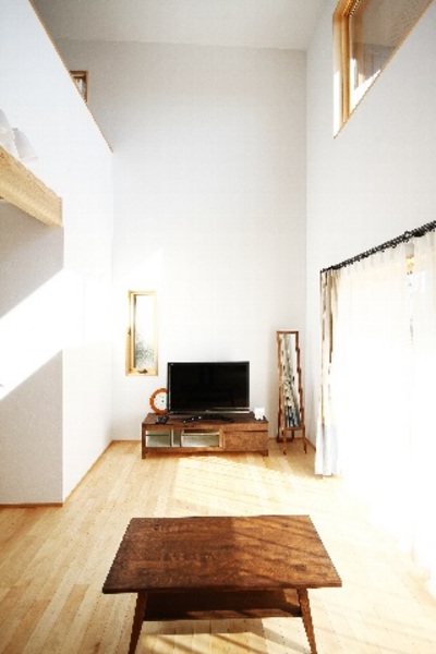 リビングは暖かい日差しと心地よい風がたっぷり入ります リビングは暖かい日差しと心地よい風がたっぷり入ります