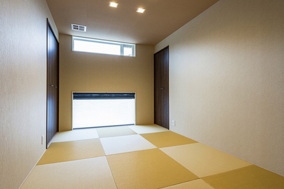 和室
和室は小上りにして収納も設けましたが、地窓を設けることにより外の景色と明るさを確保できました。