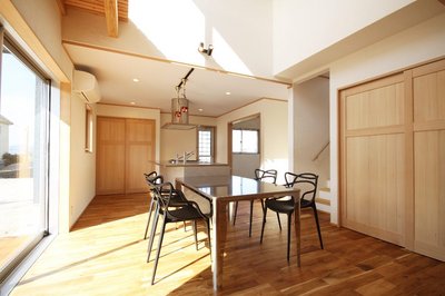 ダイニングテーブルもTOYO KITCHENでコーディネート。