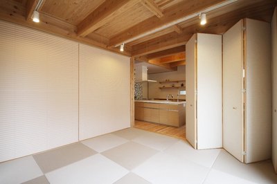 閉め切れば採光も確保された明るい個室になります。 閉め切れば採光も確保された明るい個室になります。