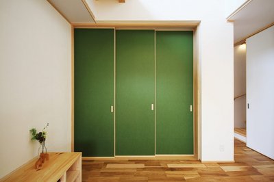 和室の引き戸は存在感あるカラーをセレクト