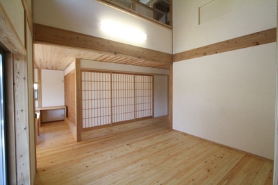 大きな行燈がそこにあるイメージの障子に。上り畳コーナー 大きな行燈がそこにあるイメージの障子に。上り畳コーナー