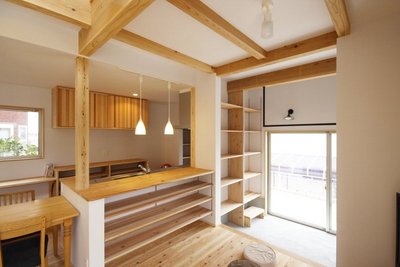 土間の筋トレルーム。けんすい棒は物干し竿としての機能もあるようです(^^*) 土間の筋トレルーム。けんすい棒は物干し竿としての機能もあるようです(^^*)