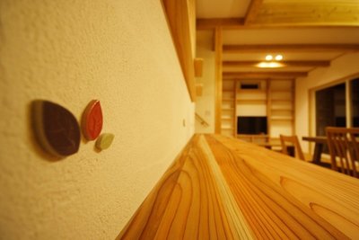 おうちのいろんな所に散りばめられた葉っぱの形をしたタイル☆ おうちのいろんな所に散りばめられた葉っぱの形をしたタイル☆