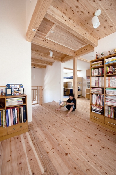 子ども部屋はフリースペースと一体で使え、子供たちの成長に合わせて将来的に建具を設け、個室にする予定です。 子ども部屋はフリースペースと一体で使え、子供たちの成長に合わせて将来的に建具を設け、個室にする予定です。