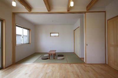 和室の引戸を開放すると、広～いワンルームの空間に