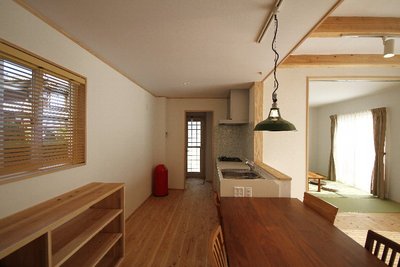 ダイニングには棚を造作