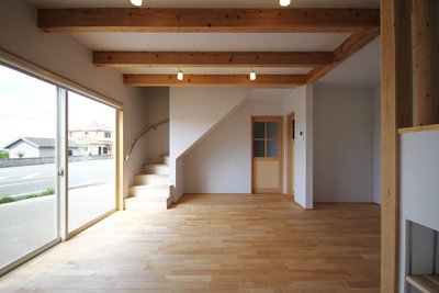 階段はL字の造りになっています 階段はL字の造りになっています