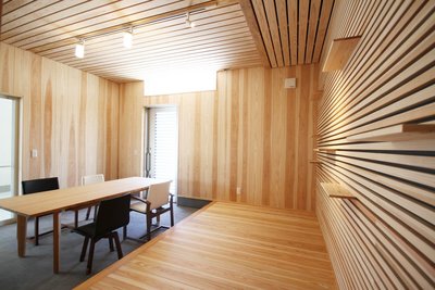 自転車部屋。壁面には自転車ホルダーも設置し、自転車をインテリアとしても楽しめます。