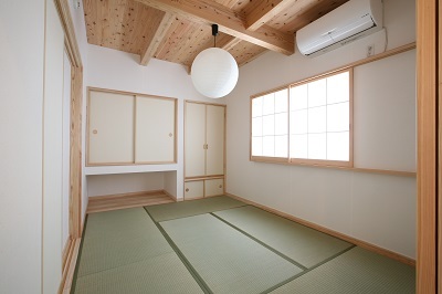 玄関からダイレクトにお客様を通すことができる和室。 玄関からダイレクトにお客様を通すことができる和室。