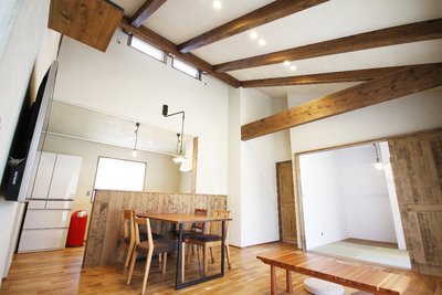 勾配天井が開放感溢れるLDK