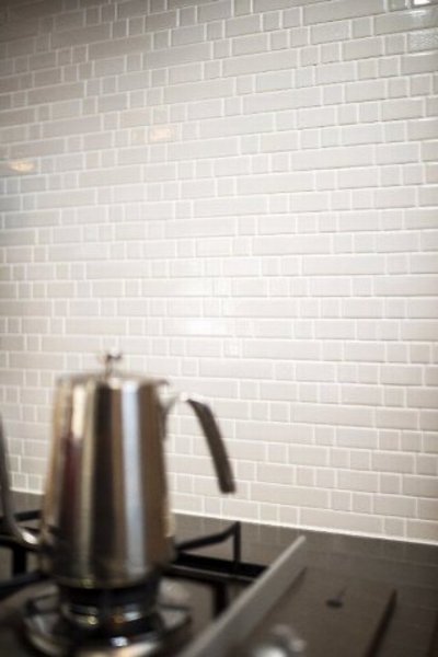 壁はシンプルなモザイクタイルで仕上げました。