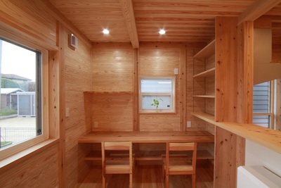 ダイニングの奥にちょっと設けたスタディーコーナー ダイニングの奥にちょっと設けたスタディーコーナー