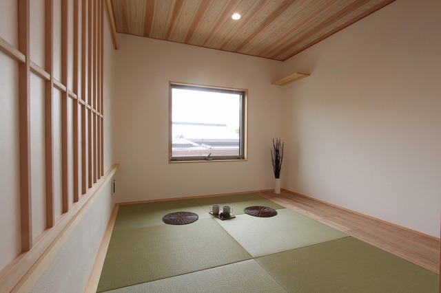 ゴロンとお昼寝にちょうどよい畳スペース