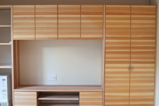 TVまわりの壁面収納