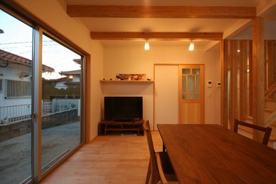 南側には開放感のある大きめの窓