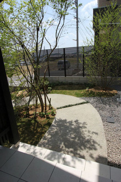 なだらかな勾配のスロープはあえて曲線にしています。 なだらかな勾配のスロープはあえて曲線にしています。