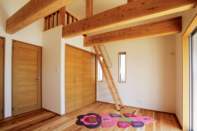 ロフト付きの子供部屋。
将来は2部屋に。 ロフト付きの子供部屋。
将来は2部屋に。
