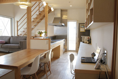 一段下がったキッチン。壁面収納も充実し、
料理も楽しくなります。