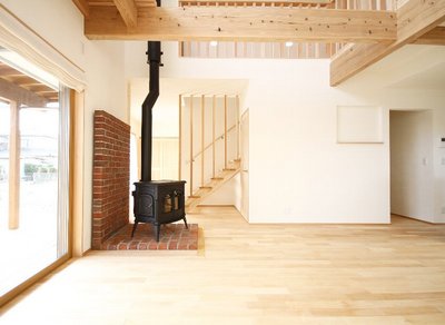 たっぷりの自然光に満たされる明るいリビング たっぷりの自然光に満たされる明るいリビング