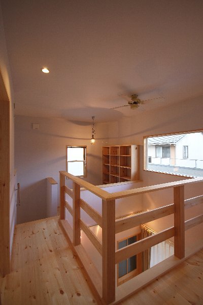 中2階には書斎兼お子様のワークスペース