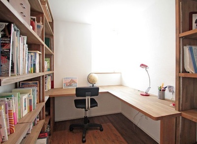 ご主人お気に入りの書斎。ひとりこもれる自分だけの空間。