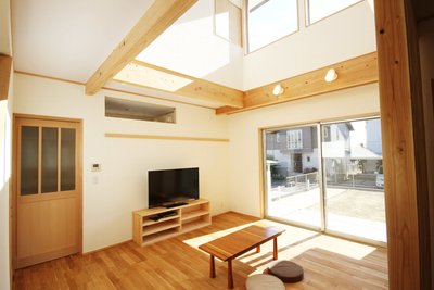 日差しがたっぷり降り注ぐ、明るい空間は自然と人が集まります