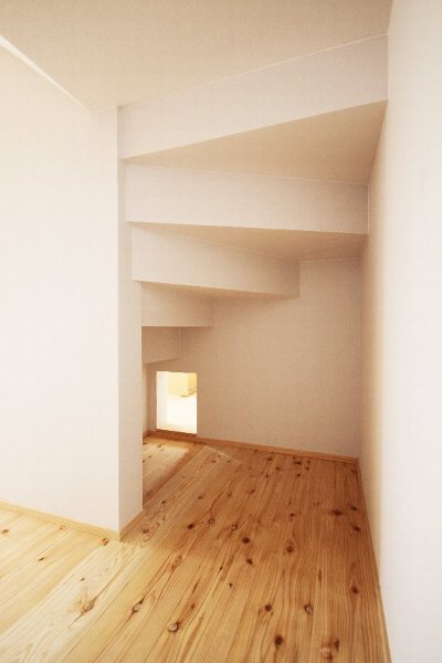 階段下にはネコ専用の通り道