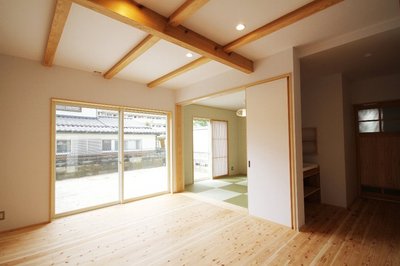 柔らかな光と風がリビングを満たします 柔らかな光と風がリビングを満たします