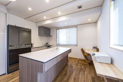 アイランドキッチンを採用し、家族みんなで調理に参加できます。