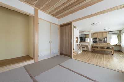 リビングと一体となった和室。