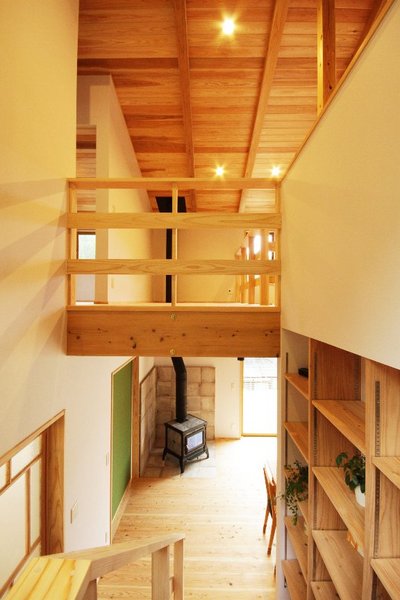 階段より見るリビング